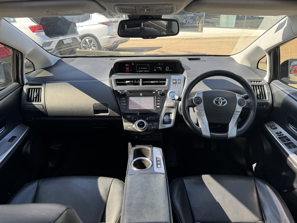 2019 Toyota Prius V i-Tech ZVW40R image 17