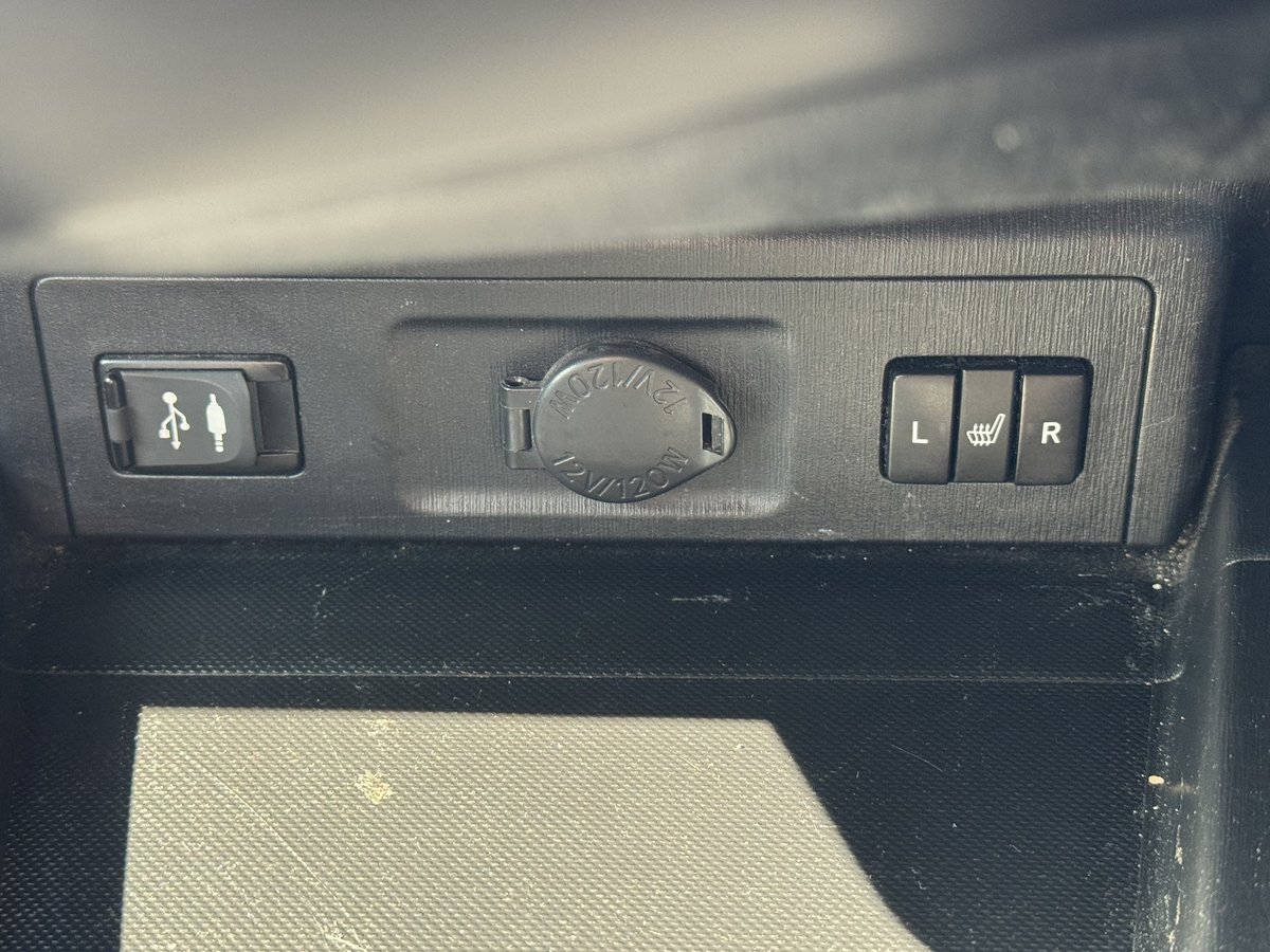 2019 Toyota Prius V i-Tech ZVW40R image 23