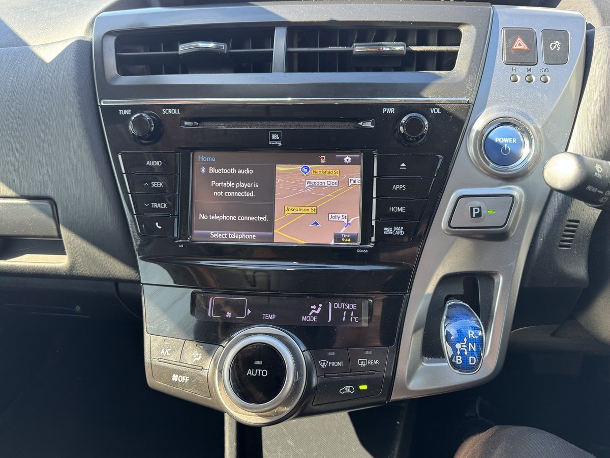 2019 Toyota Prius V i-Tech ZVW40R image 24