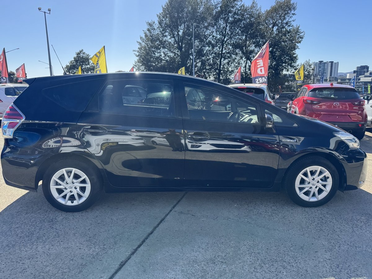 2019 Toyota Prius V i-Tech ZVW40R image 8