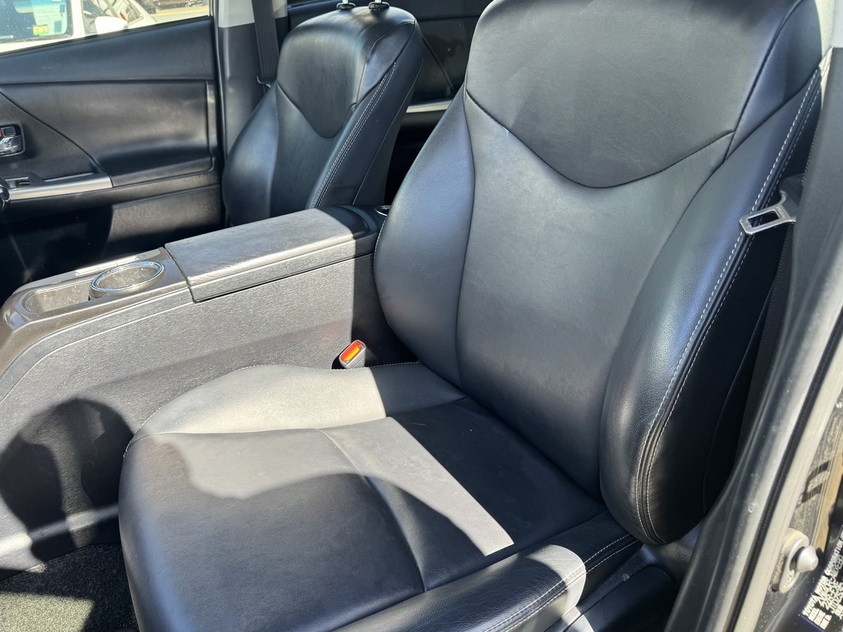 2019 Toyota Prius V i-Tech ZVW40R image 9