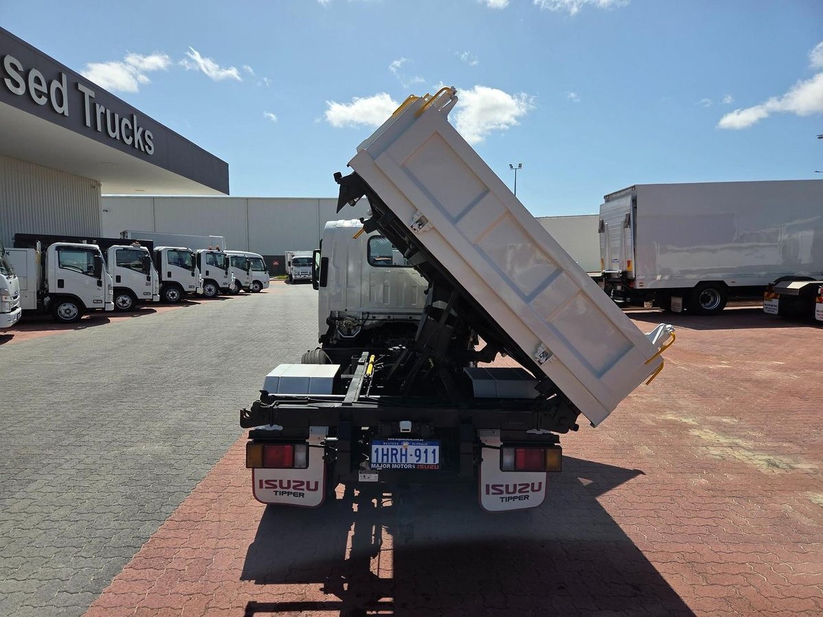 2022 Isuzu Nmr60-150  Amt 3 Way Tipper image 10