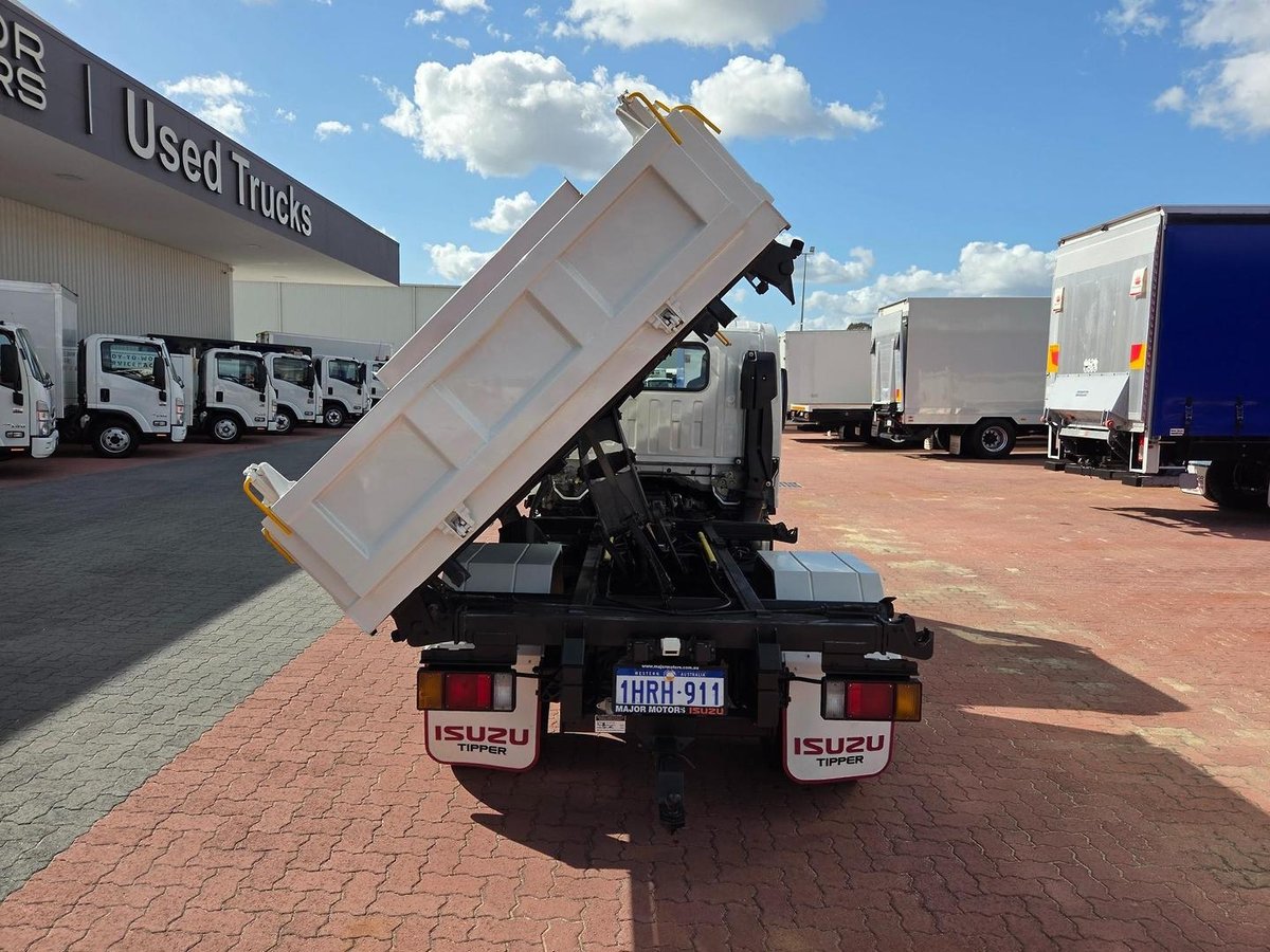 2022 Isuzu Nmr60-150  Amt 3 Way Tipper image 15