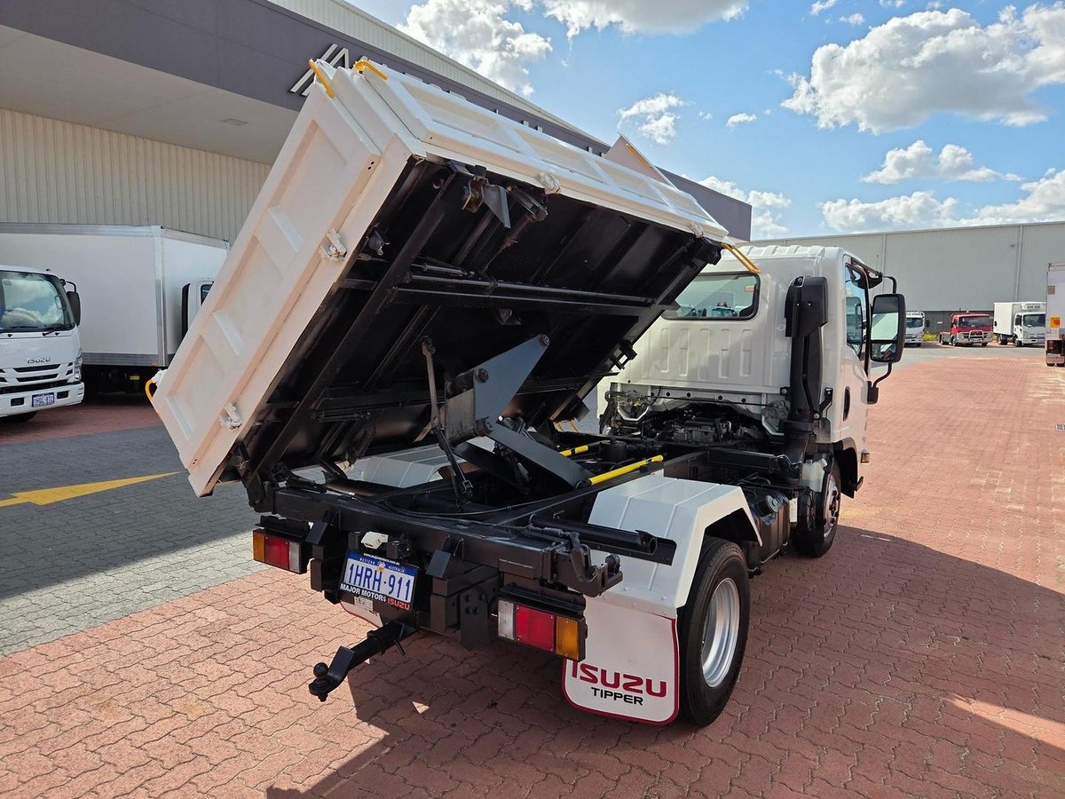 2022 Isuzu Nmr60-150  Amt 3 Way Tipper image 31