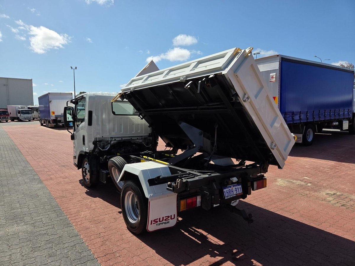 2022 Isuzu Nmr60-150  Amt 3 Way Tipper image 27