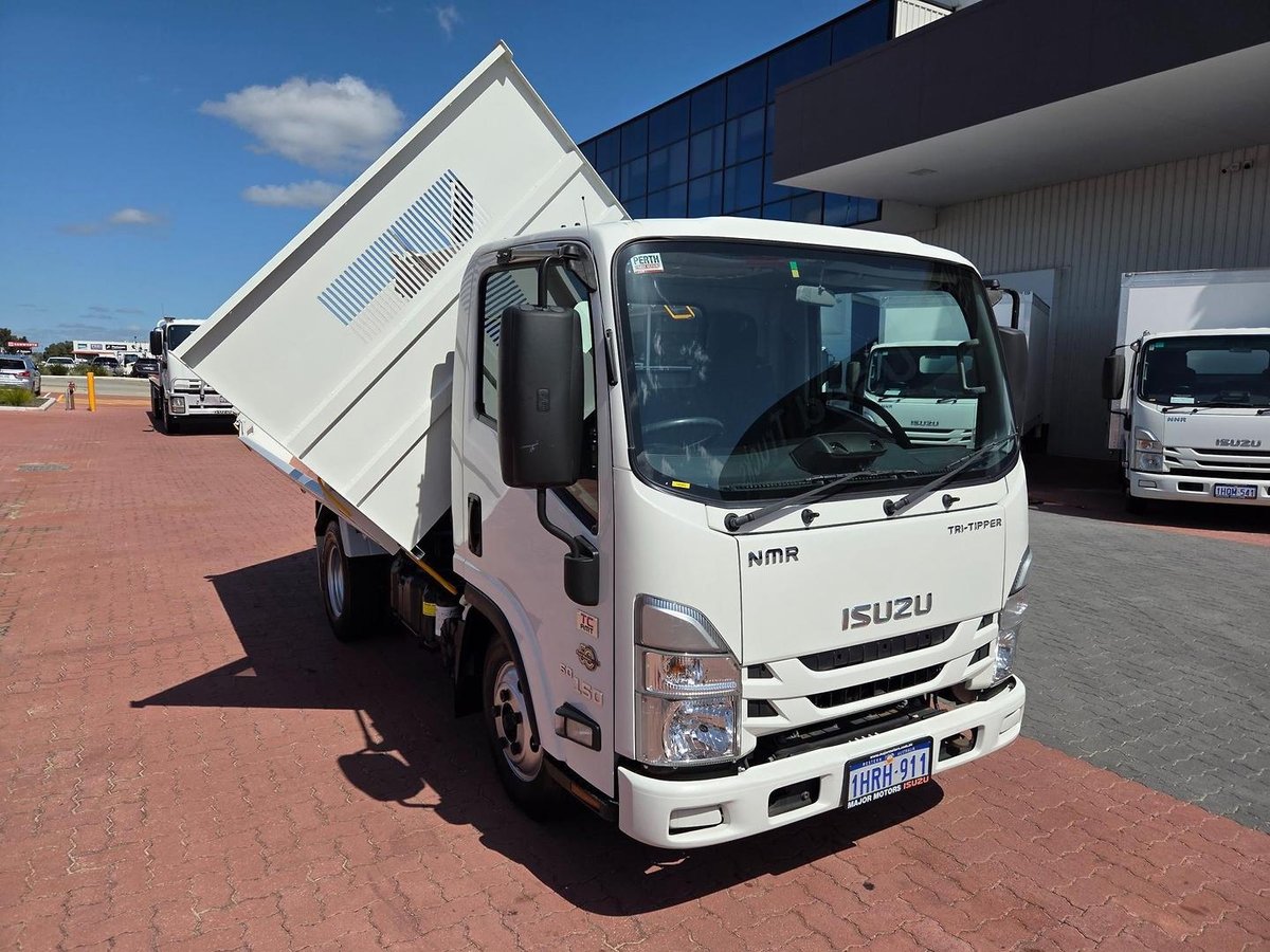 2022 Isuzu Nmr60-150  Amt 3 Way Tipper image 30