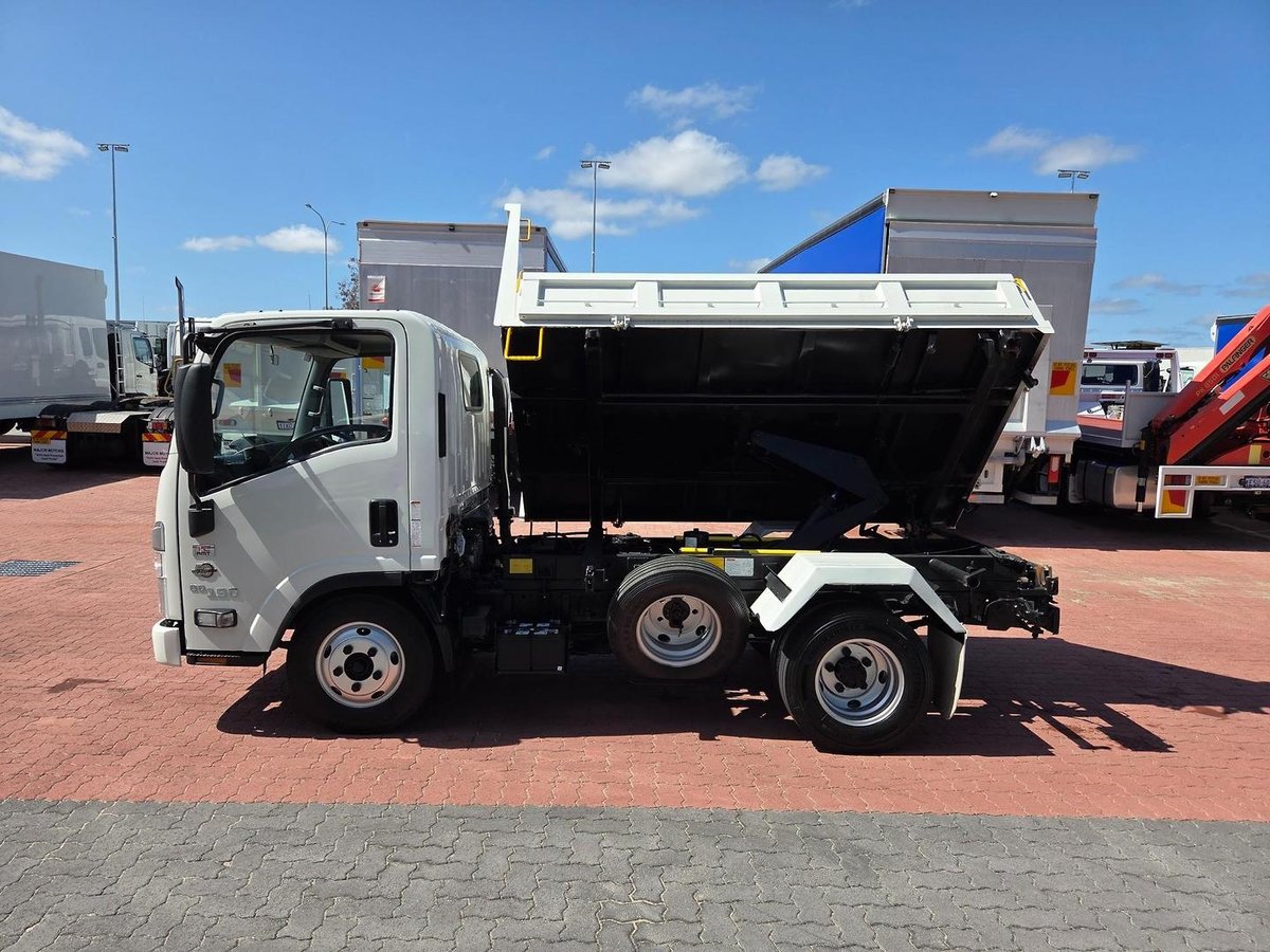 2022 Isuzu Nmr60-150  Amt 3 Way Tipper image 9