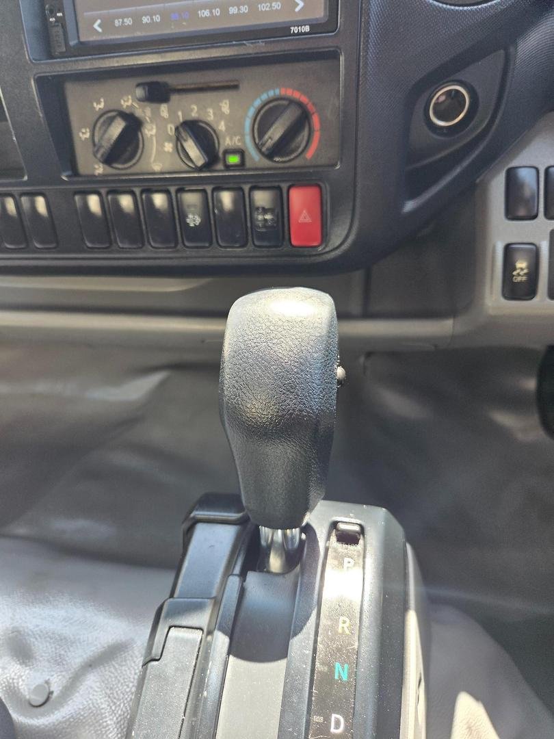 2013 Hino 616 - 300 Series Car License Van And Lift image 19