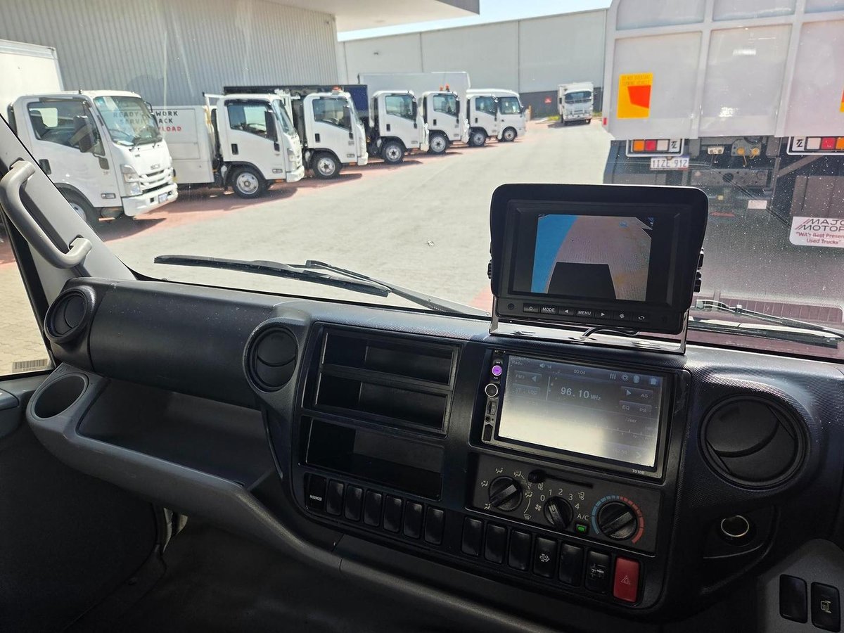 2013 Hino 616 - 300 Series Car License Van And Lift image 13