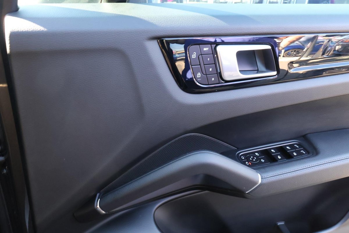 2021 Porsche Cayenne 9YA MY22 4X4 On Demand image 35