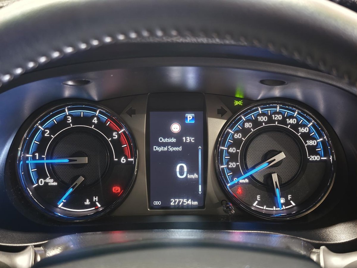 2024 Toyota Hilux Rogue 48V GUN126R 4X4 Dual Range image 9