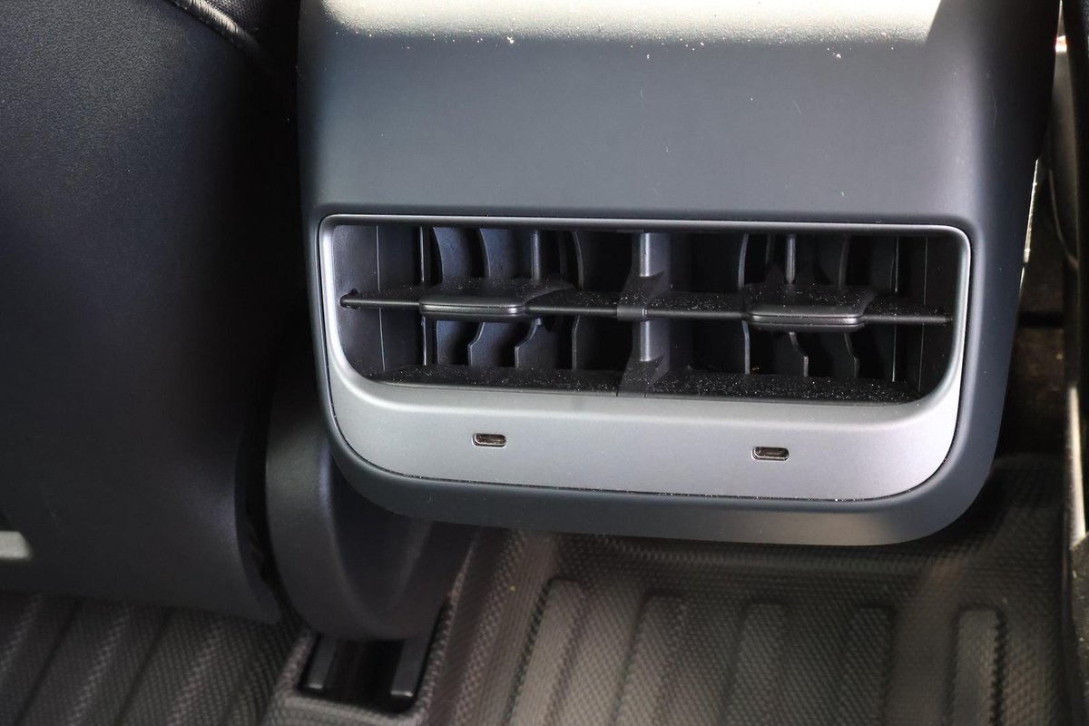 2022 Tesla Model 3 Long Range AWD image 23