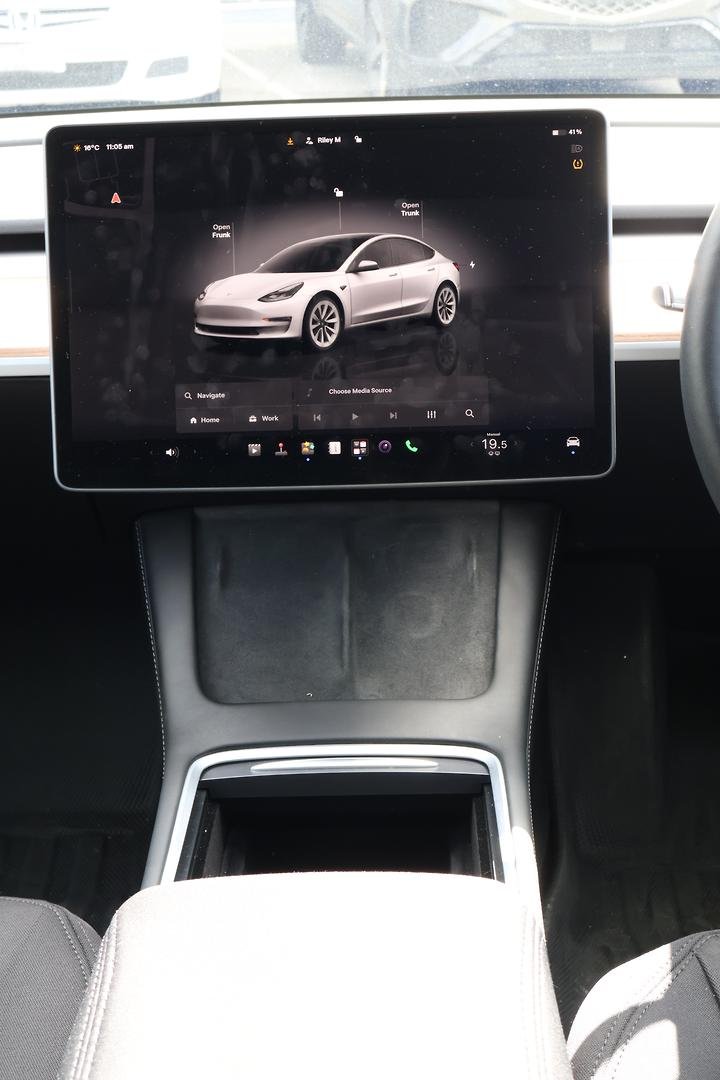 2022 Tesla Model 3 Long Range AWD image 17