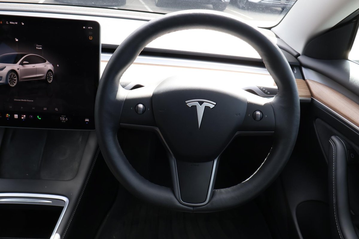 2022 Tesla Model 3 Long Range AWD image 10