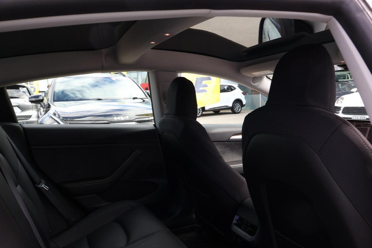 2022 Tesla Model 3 Long Range AWD image 21