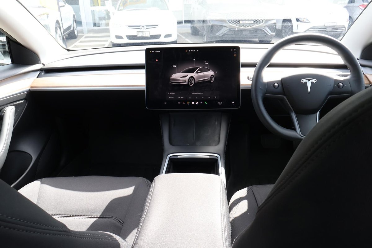 2022 Tesla Model 3 Long Range AWD image 9