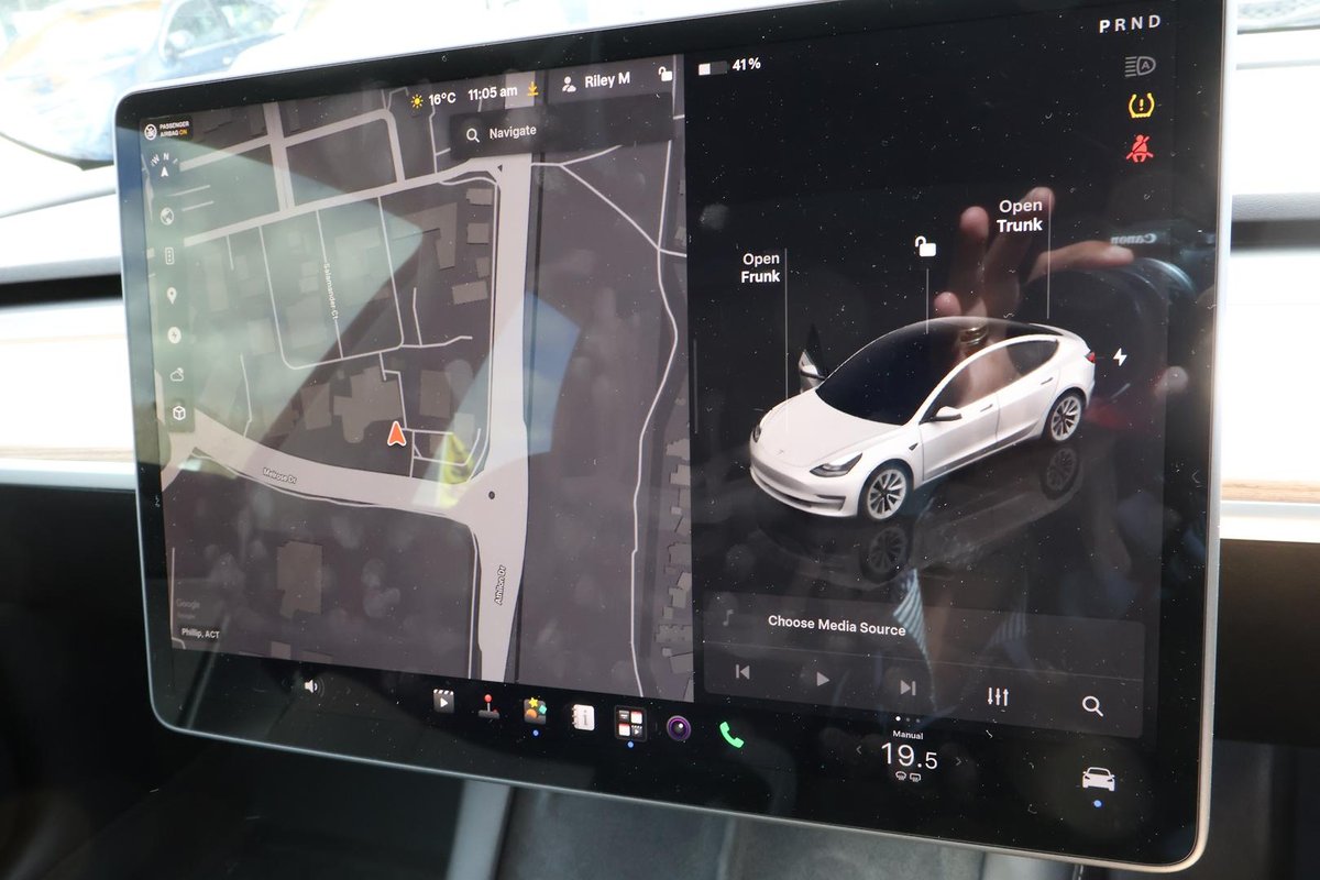 2022 Tesla Model 3 Long Range AWD image 13
