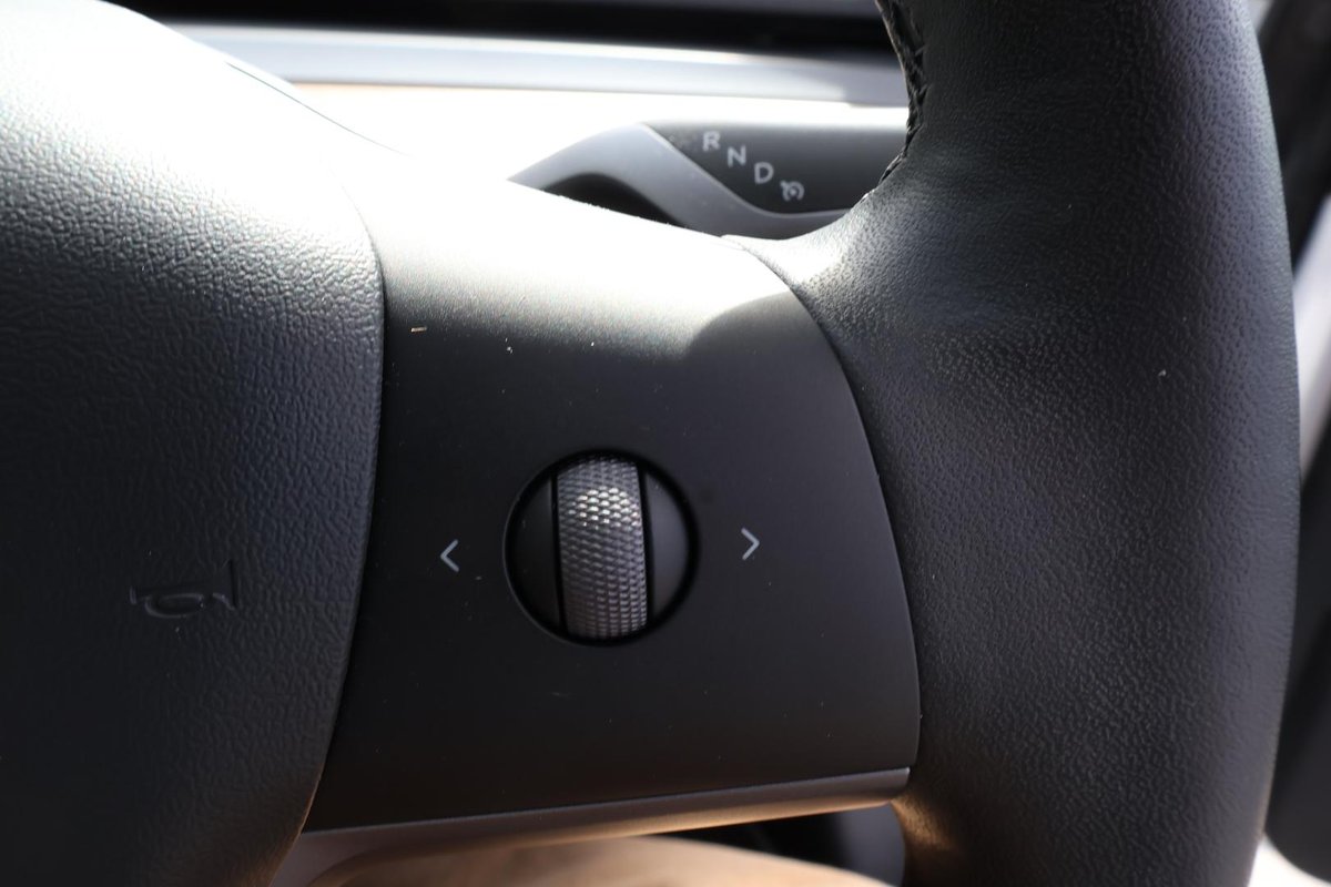 2022 Tesla Model 3 Long Range AWD image 12