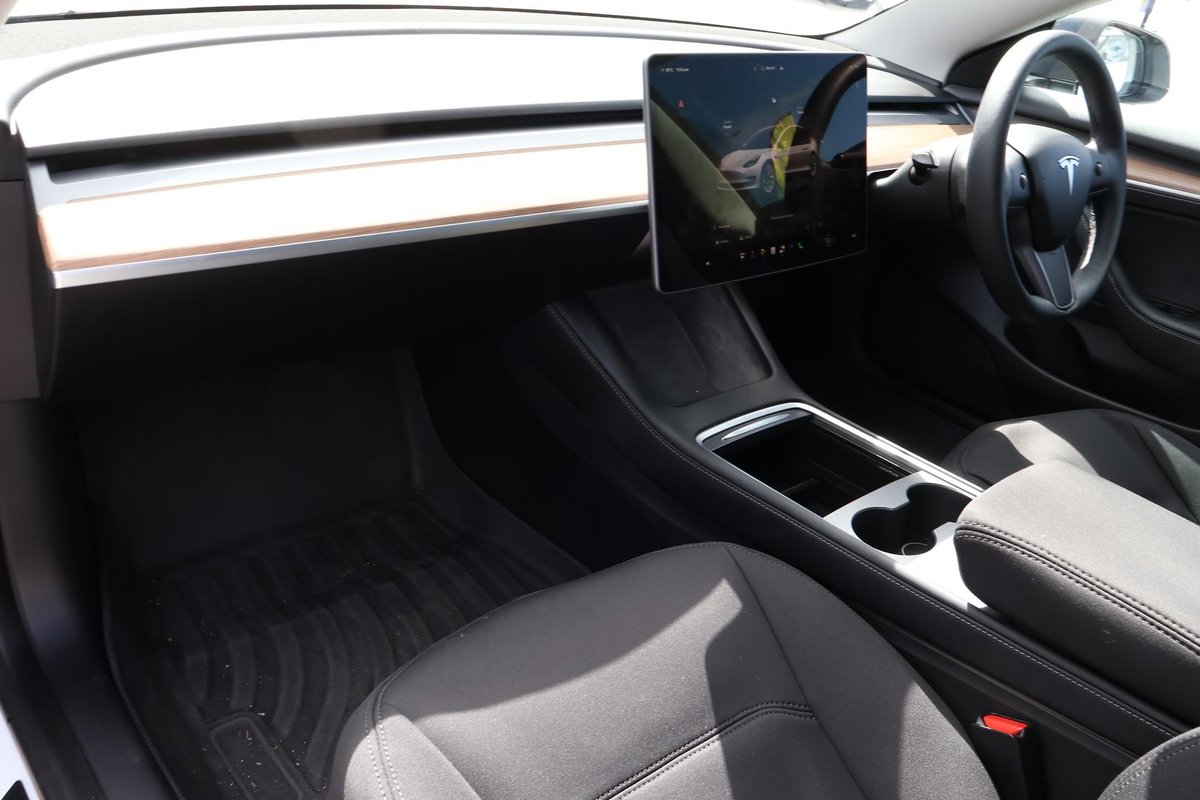 2022 Tesla Model 3 Long Range AWD image 24