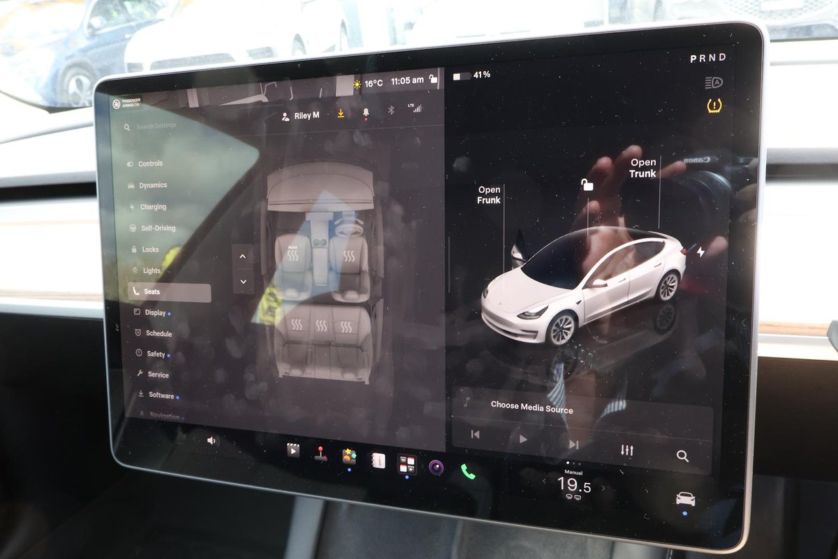 2022 Tesla Model 3 Long Range AWD image 15