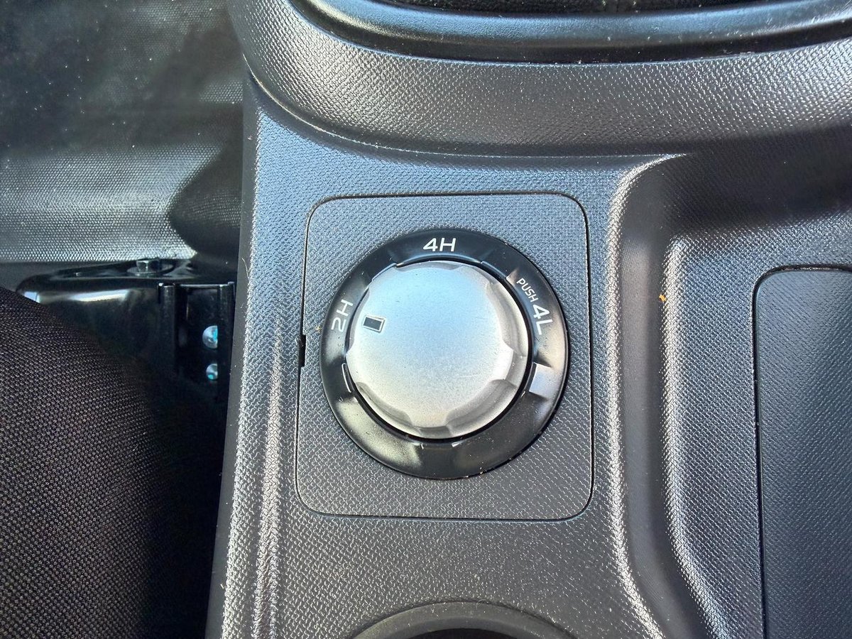 2017 Isuzu D-MAX SX MY17 4X4 Dual Range image 13