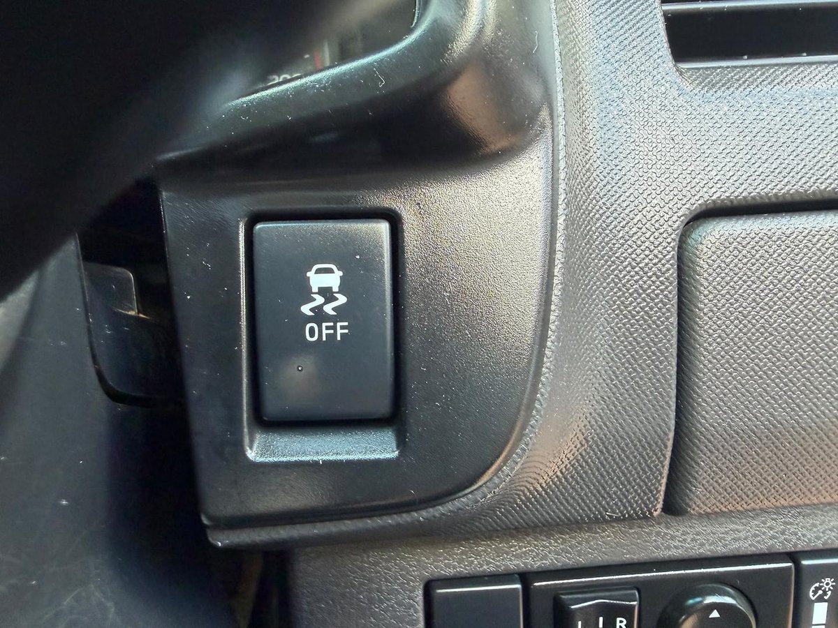2017 Isuzu D-MAX SX MY17 4X4 Dual Range image 24