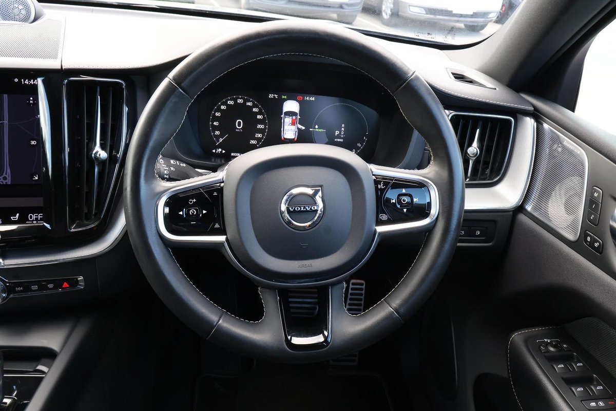 2021 Volvo XC60 T8 Polestar MY21 4X4 On Demand image 10