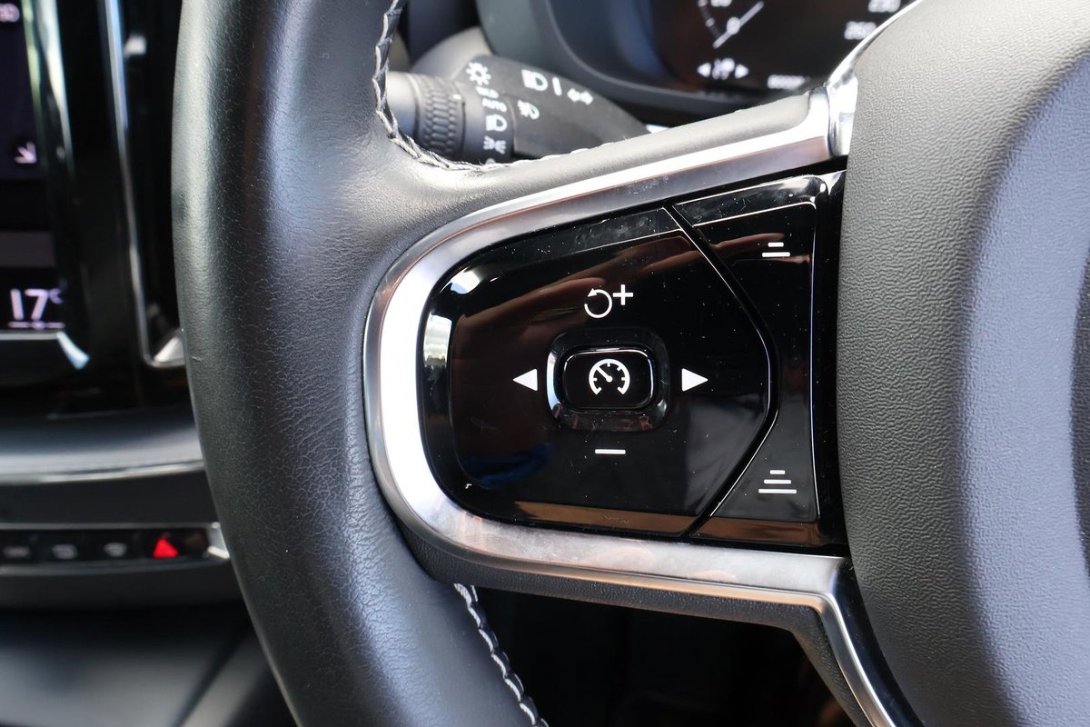 2021 Volvo XC60 T8 Polestar MY21 4X4 On Demand image 11