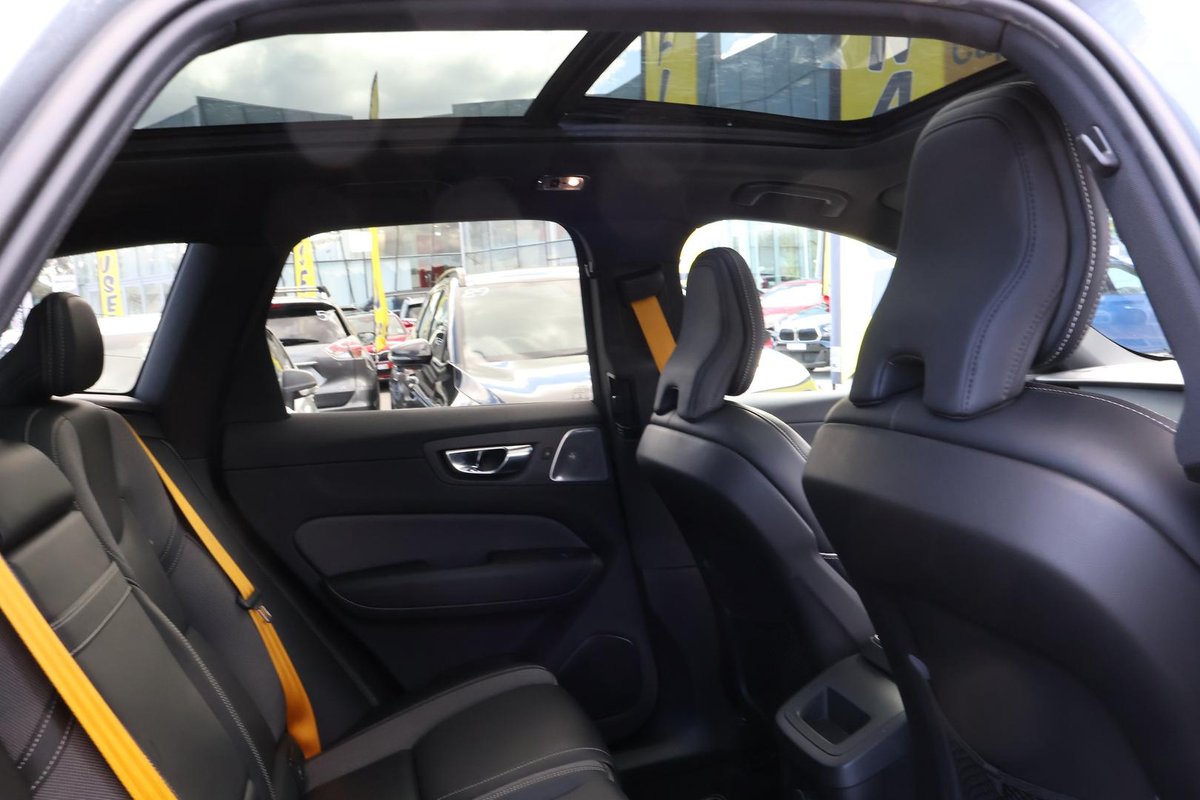 2021 Volvo XC60 T8 Polestar MY21 4X4 On Demand image 24
