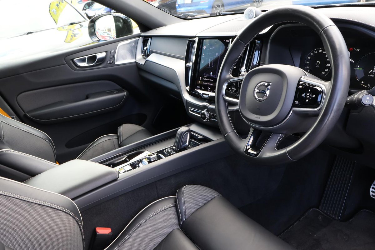 2021 Volvo XC60 T8 Polestar MY21 4X4 On Demand image 7