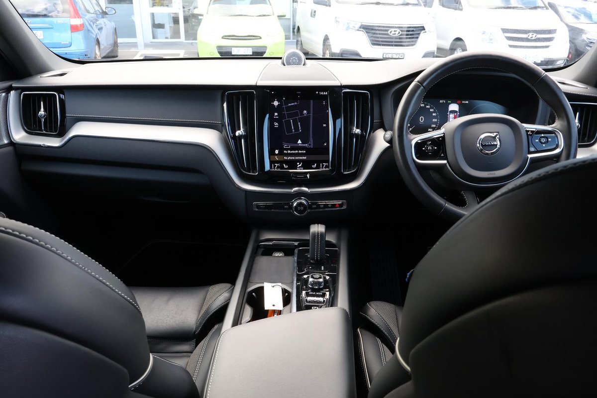 2021 Volvo XC60 T8 Polestar MY21 4X4 On Demand image 9