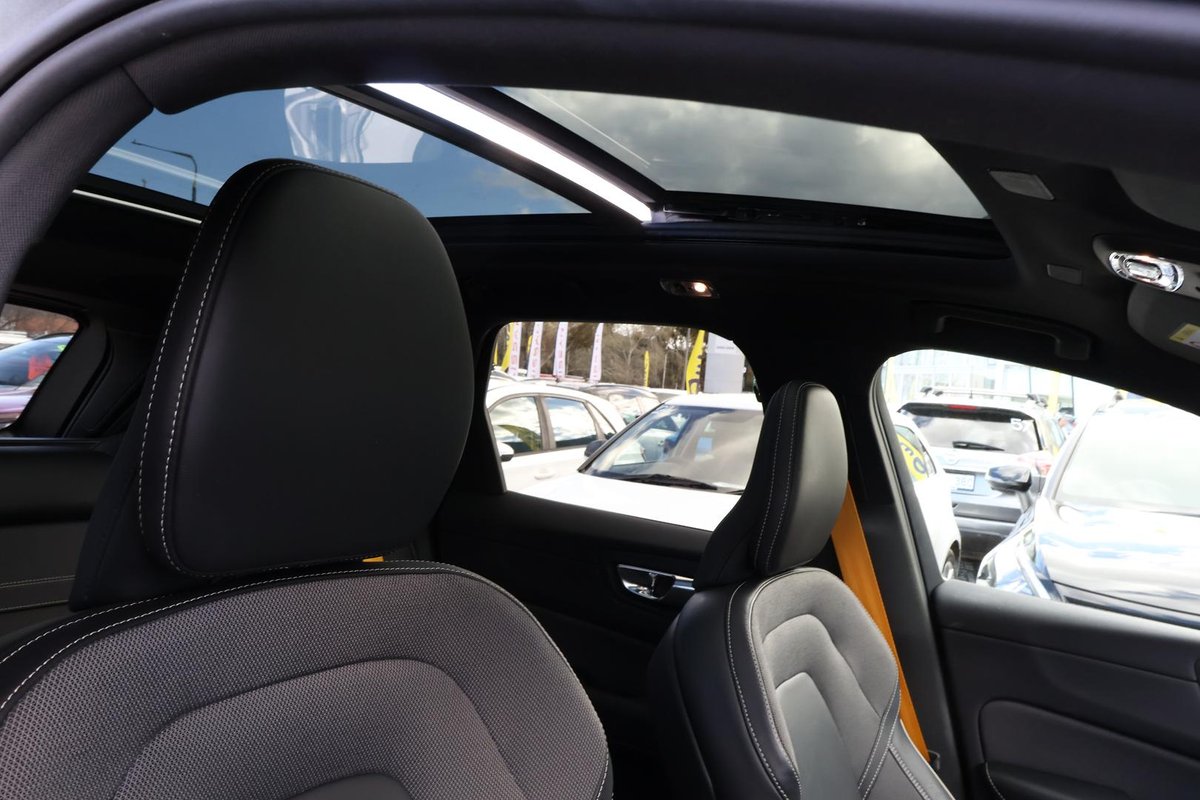 2021 Volvo XC60 T8 Polestar MY21 4X4 On Demand image 8
