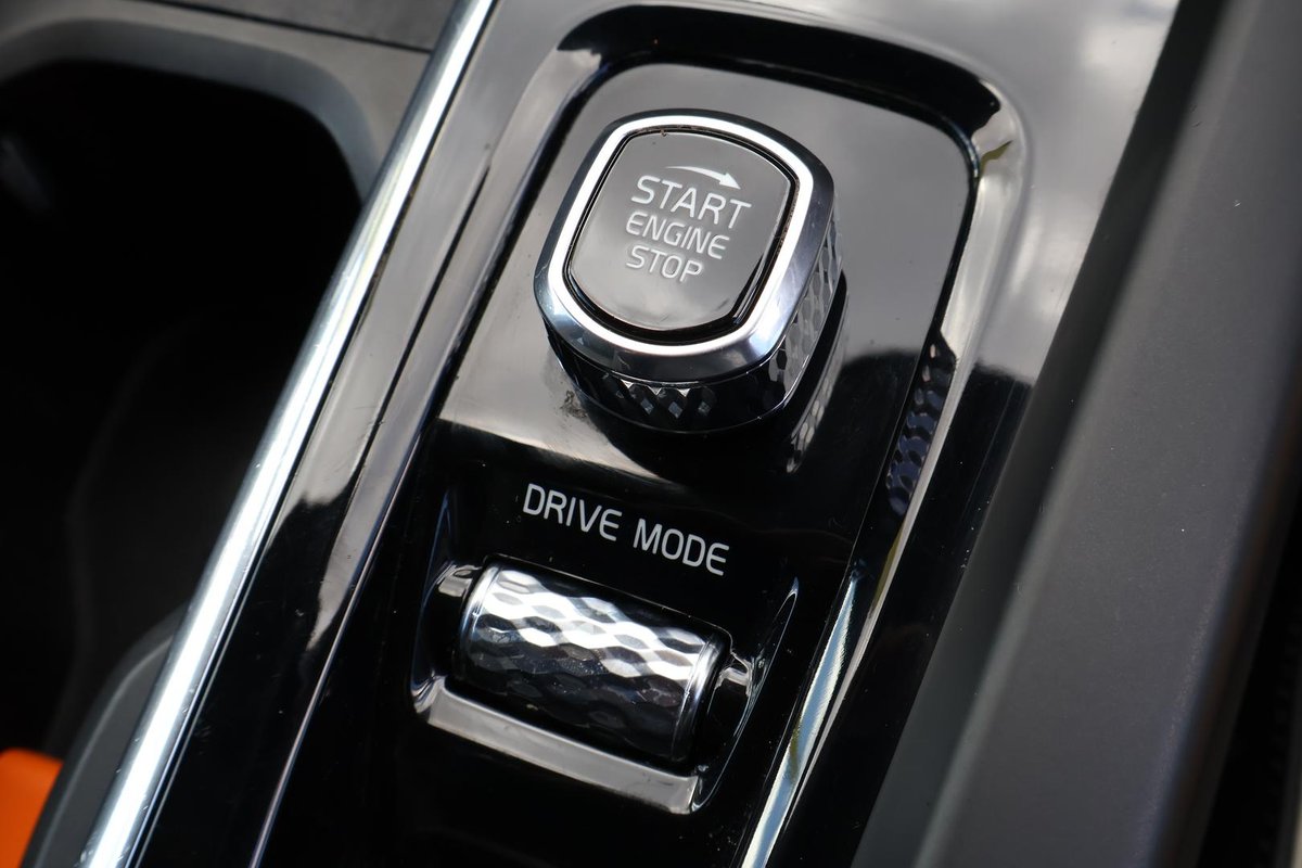 2021 Volvo XC60 T8 Polestar MY21 4X4 On Demand image 21