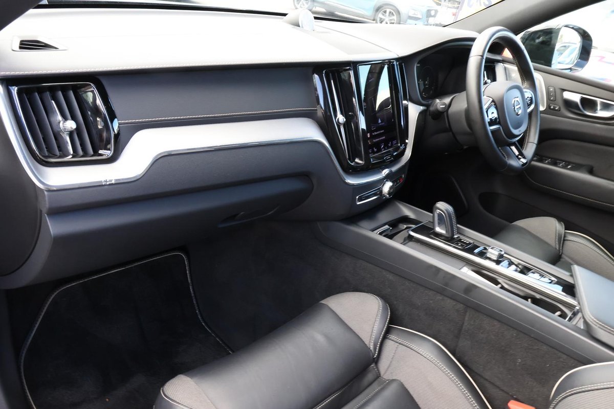 2021 Volvo XC60 T8 Polestar MY21 4X4 On Demand image 26