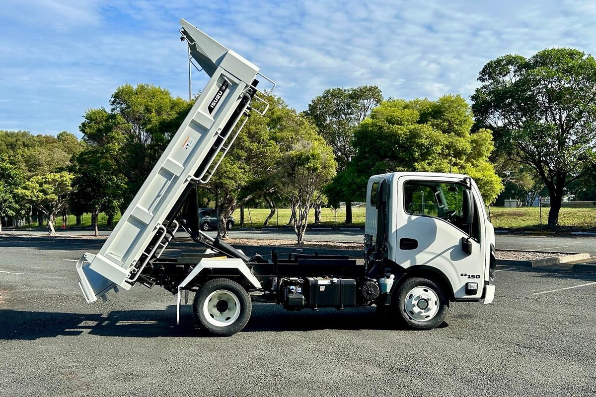 2026 Isuzu N Series NKR 62/45-150 DT D25 Tipper image 15