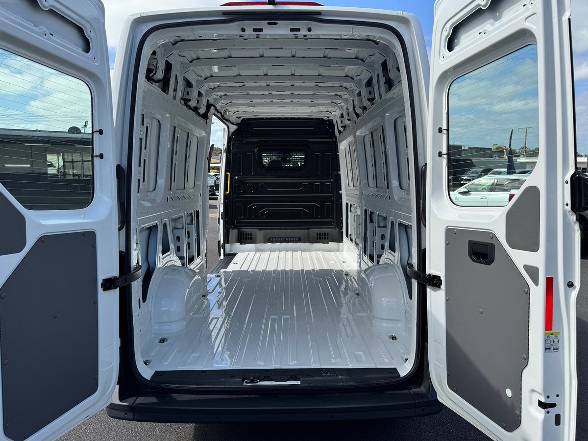 2026 Volkswagen Crafter 35 TDI410 SY1 MY26 image 12