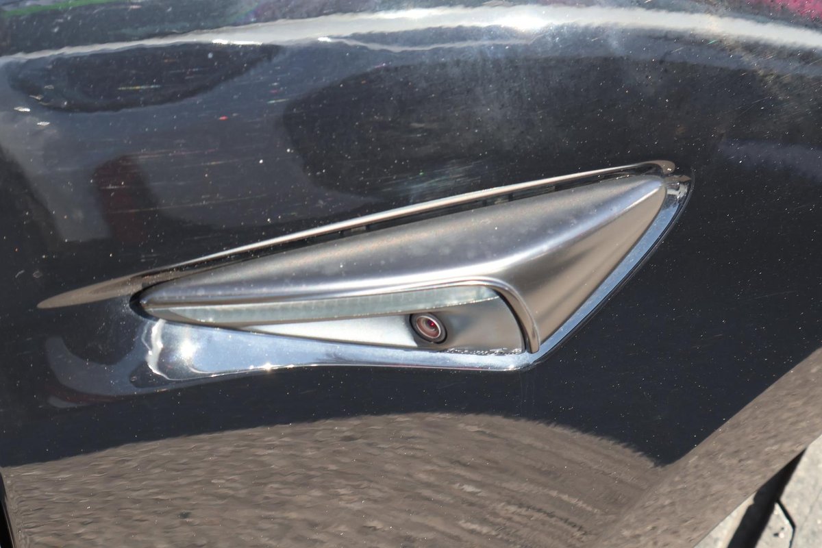 2022 Tesla Model 3 Long Range AWD image 32