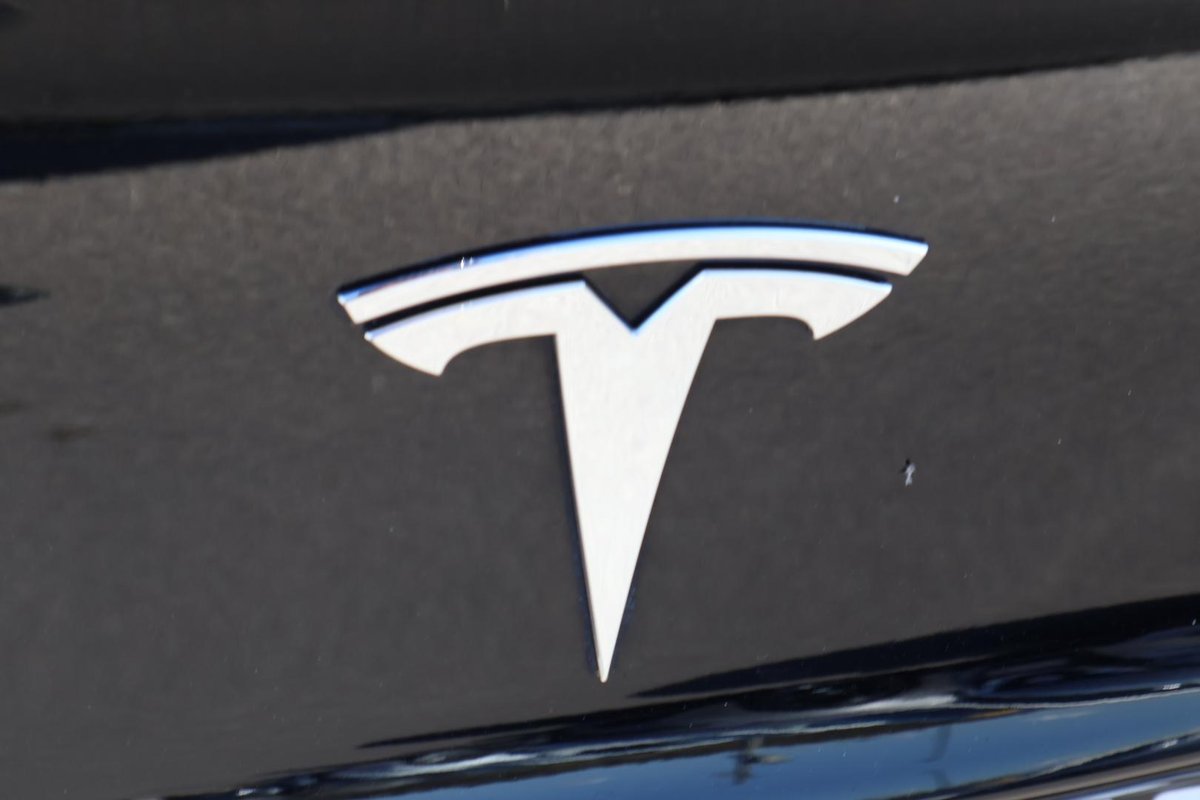 2022 Tesla Model 3 Long Range AWD image 33