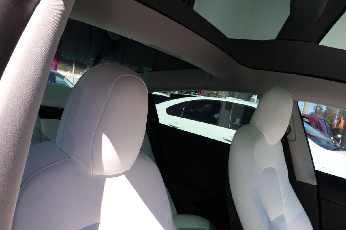 2022 Tesla Model 3 Long Range AWD image 8
