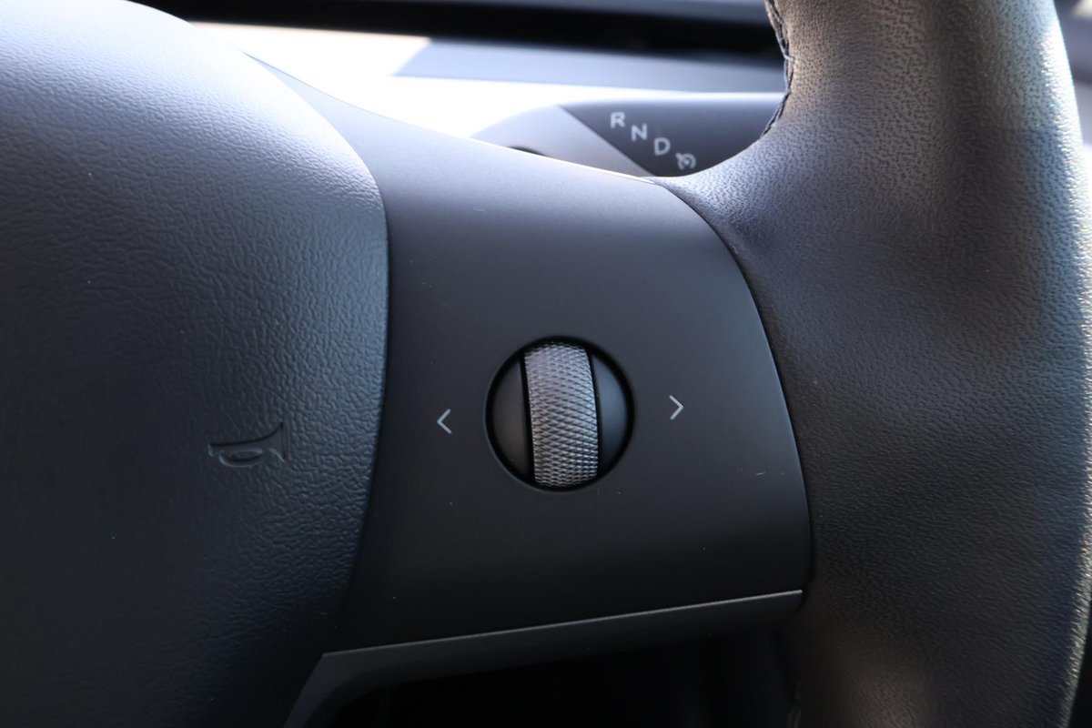 2022 Tesla Model 3 Long Range AWD image 12