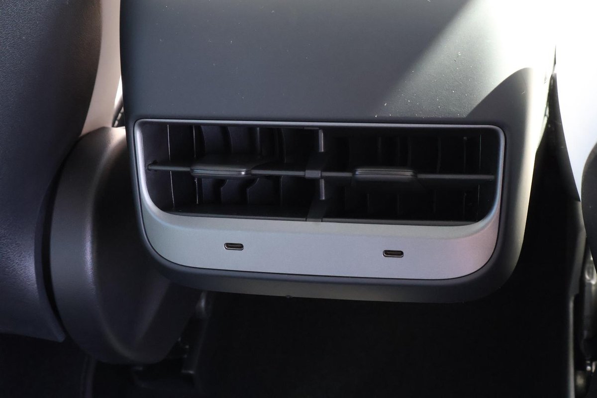 2022 Tesla Model 3 Long Range AWD image 25
