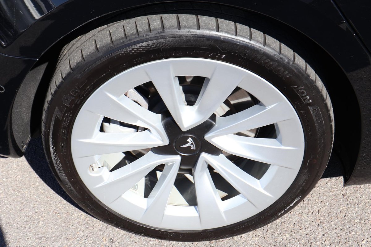 2022 Tesla Model 3 Long Range AWD image 30