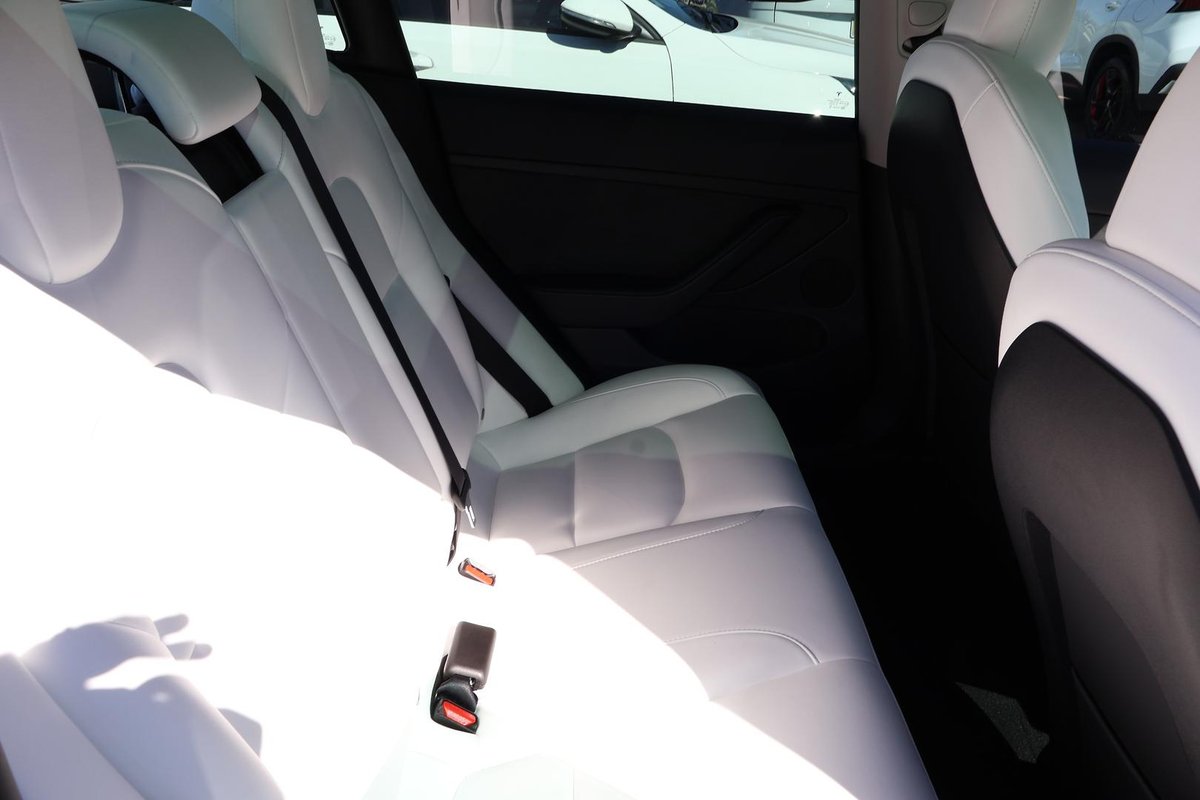 2022 Tesla Model 3 Long Range AWD image 24