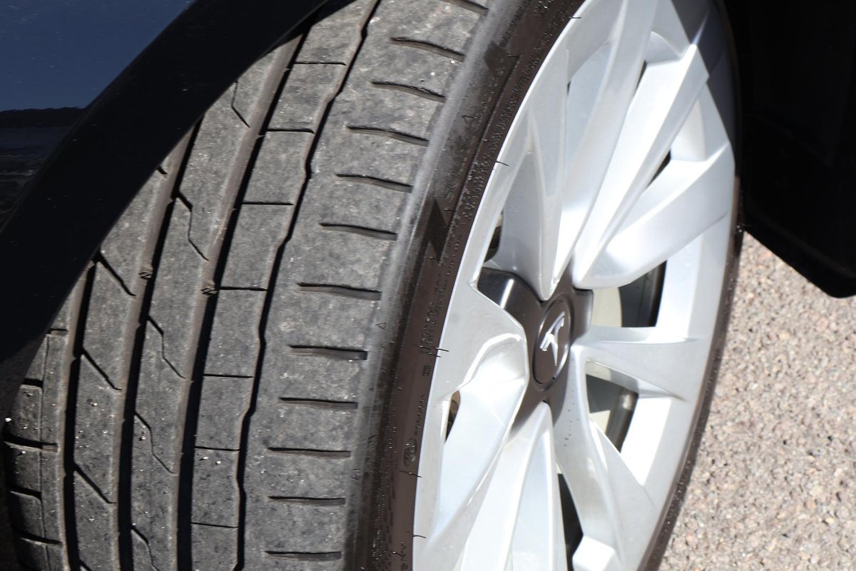 2022 Tesla Model 3 Long Range AWD image 31
