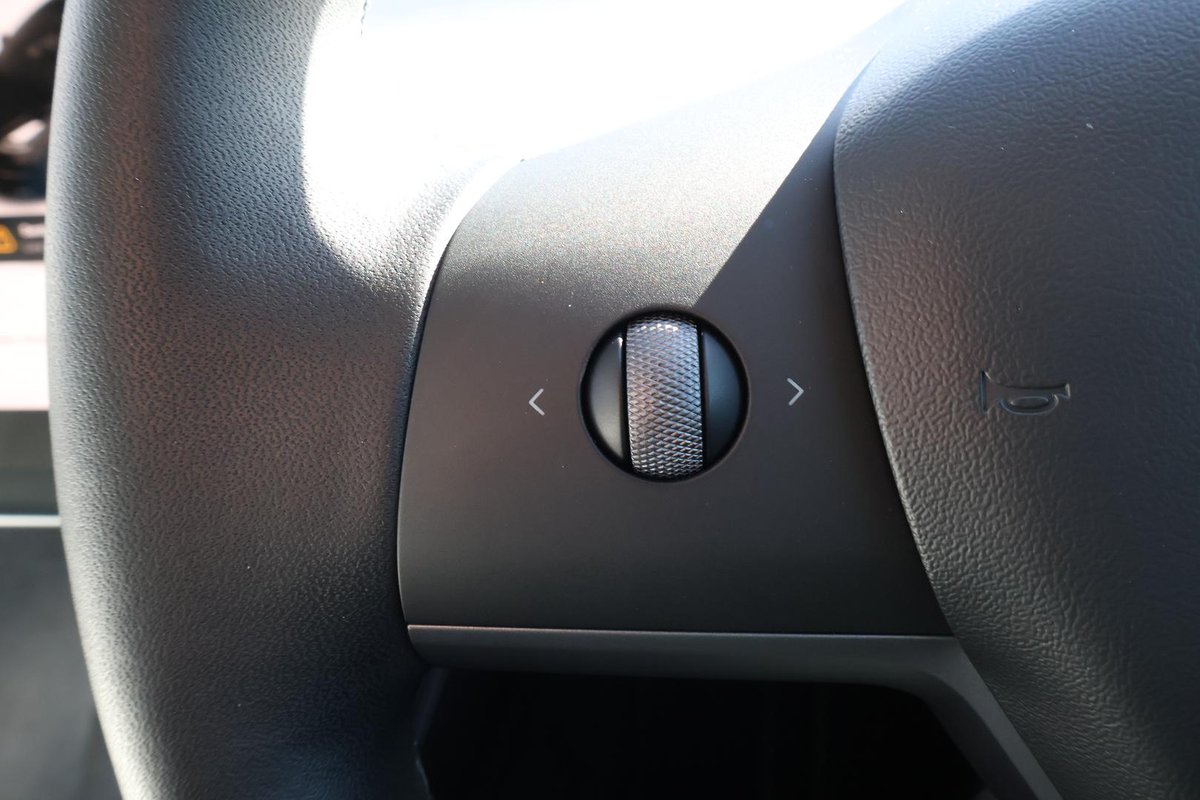 2022 Tesla Model 3 Long Range AWD image 11