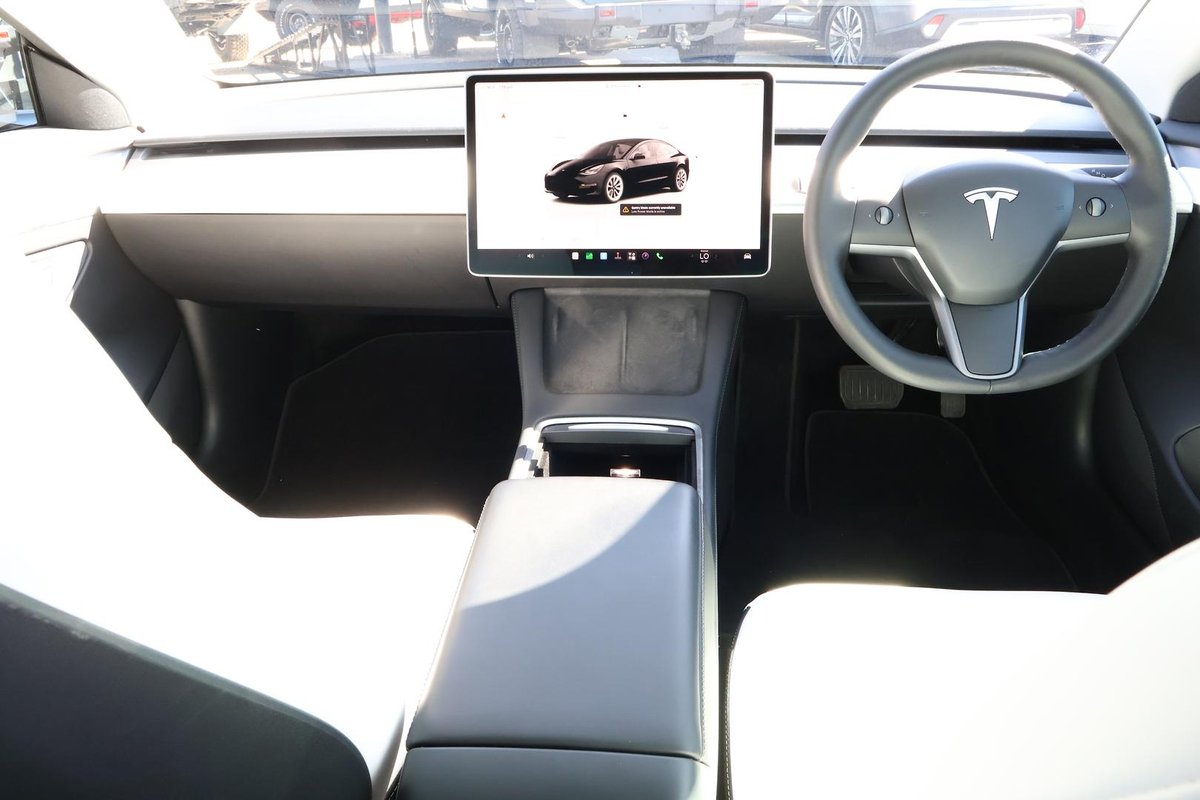 2022 Tesla Model 3 Long Range AWD image 9