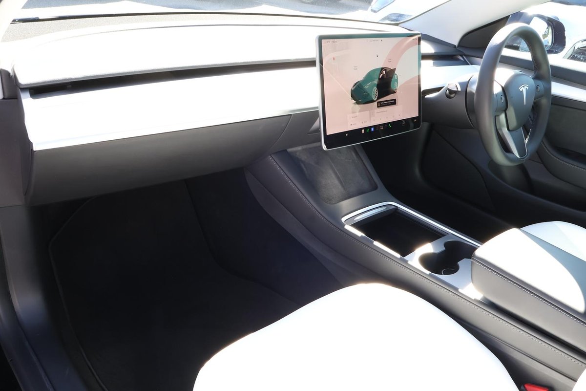 2022 Tesla Model 3 Long Range AWD image 26