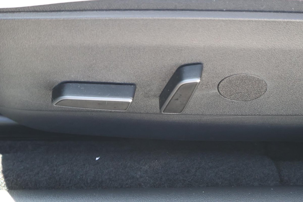 2022 Tesla Model 3 Long Range AWD image 27