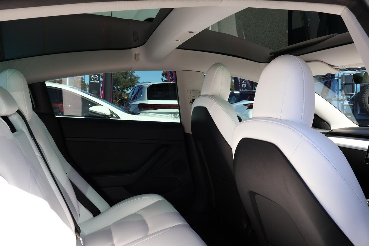 2022 Tesla Model 3 Long Range AWD image 23