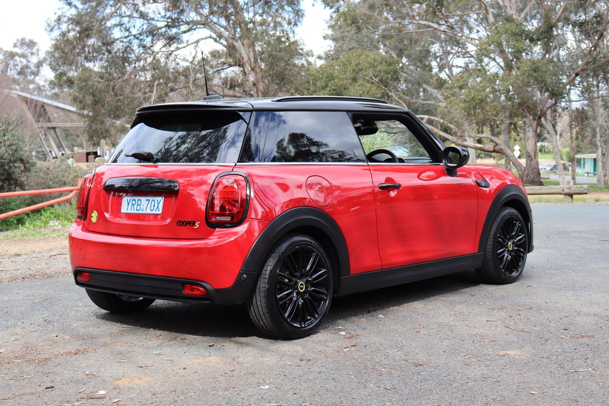 2023 MINI Hatch Cooper SE MINI Yours F56 LCI-2 image 10